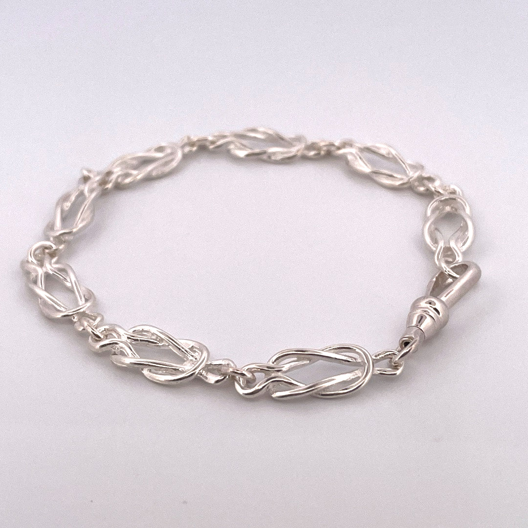 B1153 Silver interlinking loop bracelet
