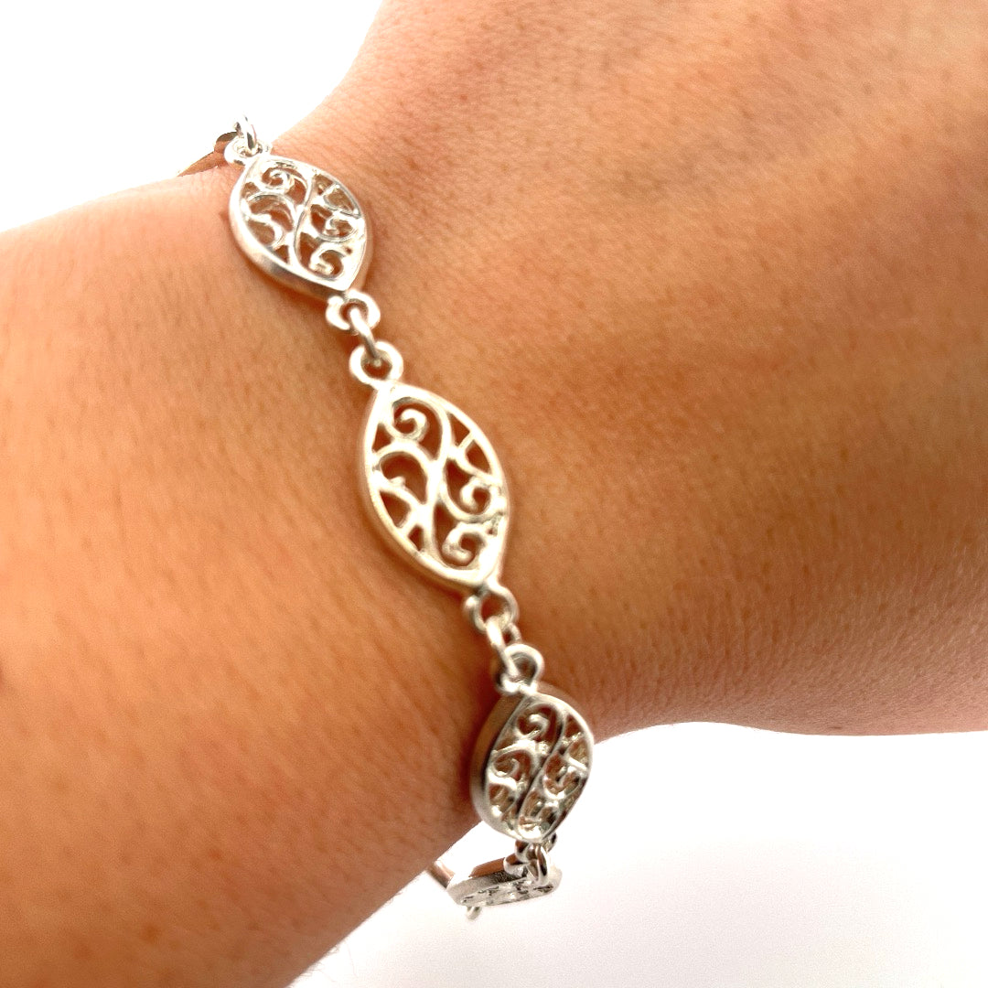 B1102 Silver marquise shape link bracelet