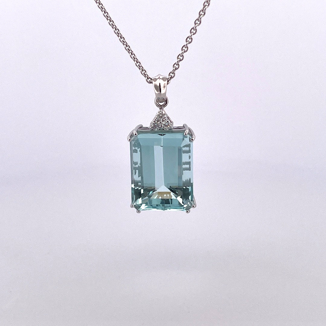 P2650 Aquamarine and Diamond pendant