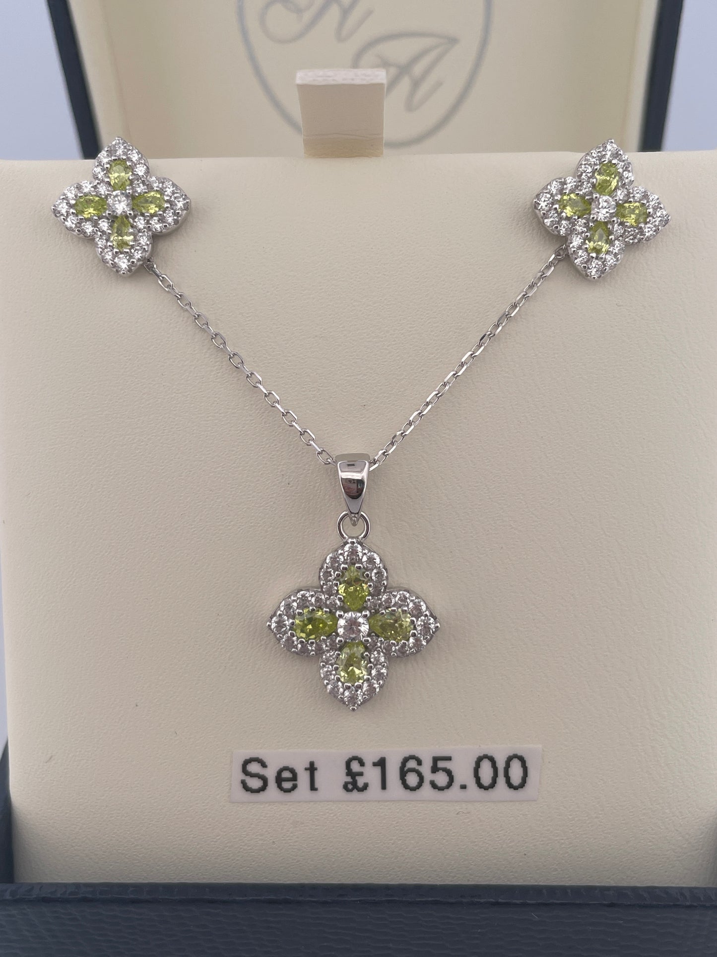 P2805 E4155 Light green clovers