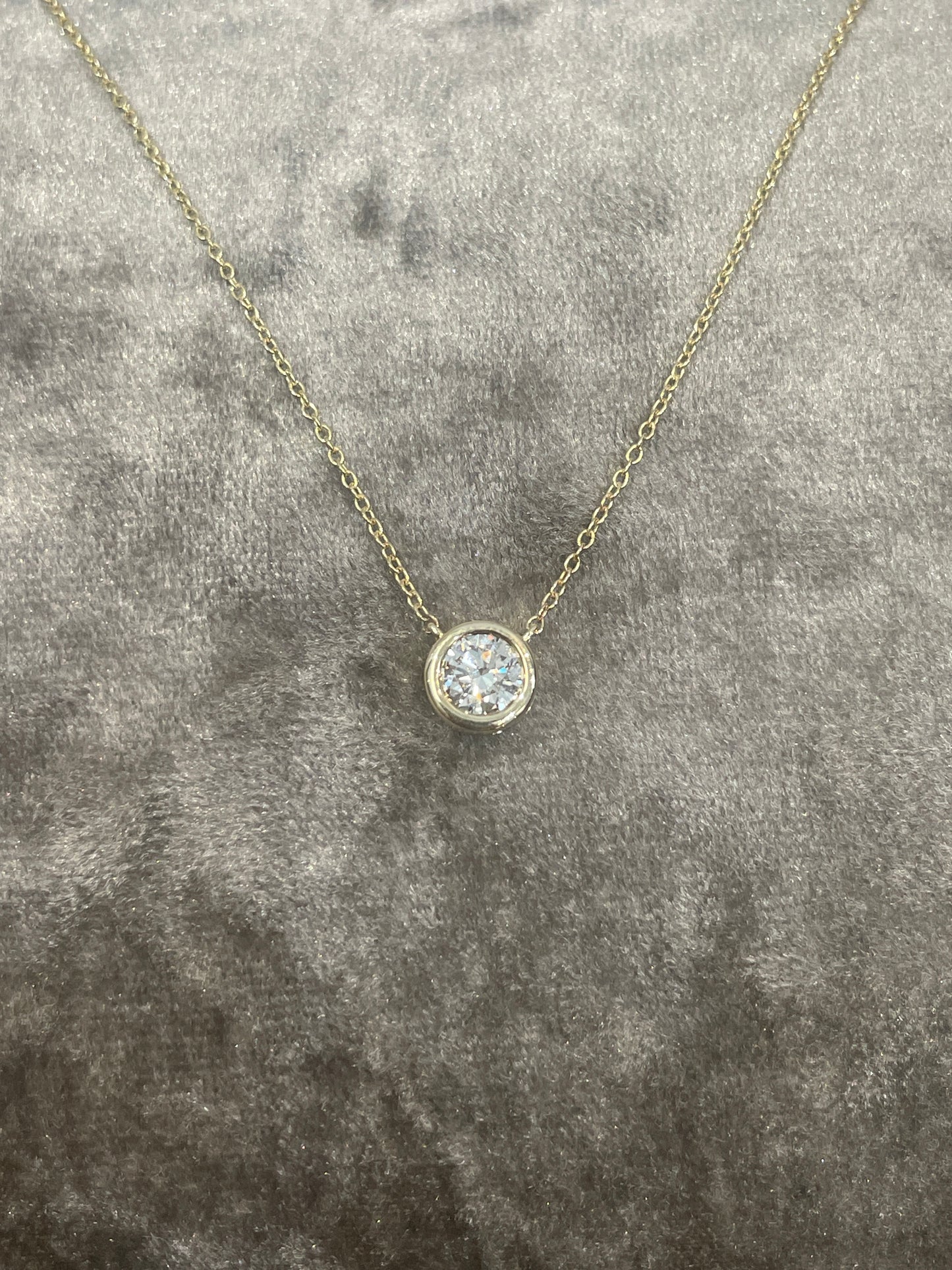 P2775 9ct Gold Rubover set lab grown Diamond pendant