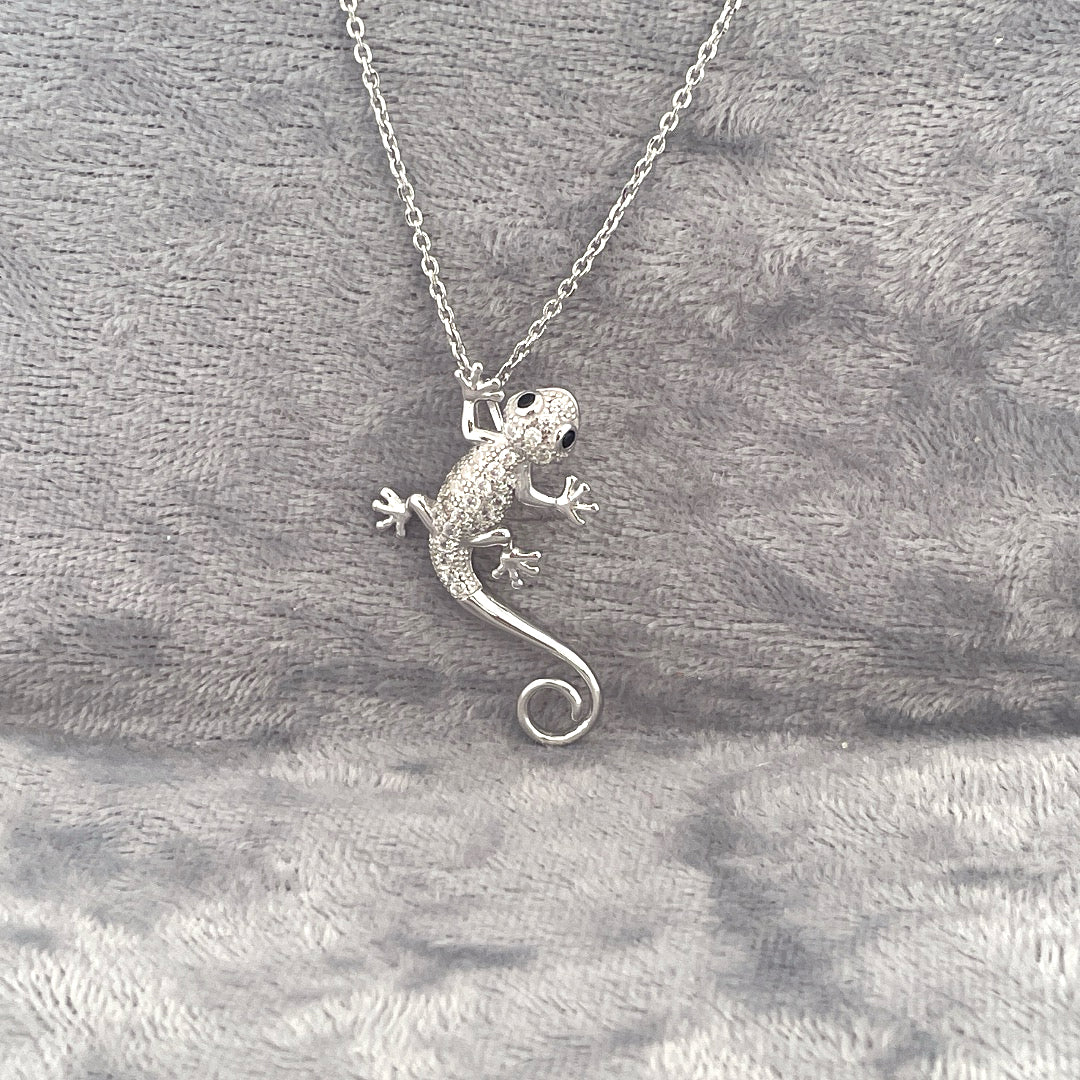 P2808 silver gecko c.z necklace