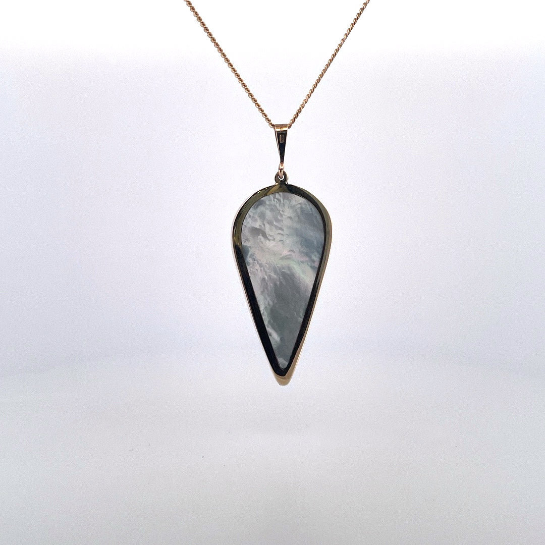 P2593 N1200 9ct blue goldstone and mother of pearl