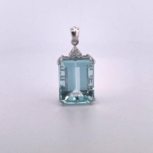 P2650 Aquamarine and Diamond pendant
