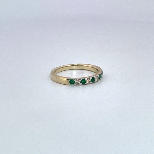 R0841 9ct Emerald and Diamond 9 stone