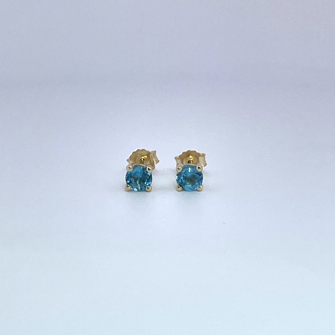 E3877 9ct round blue topaz studs