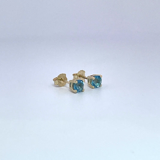 E3877 9ct round blue topaz studs