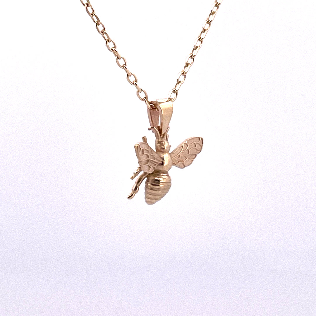 P2681 9ct gold bee pendant