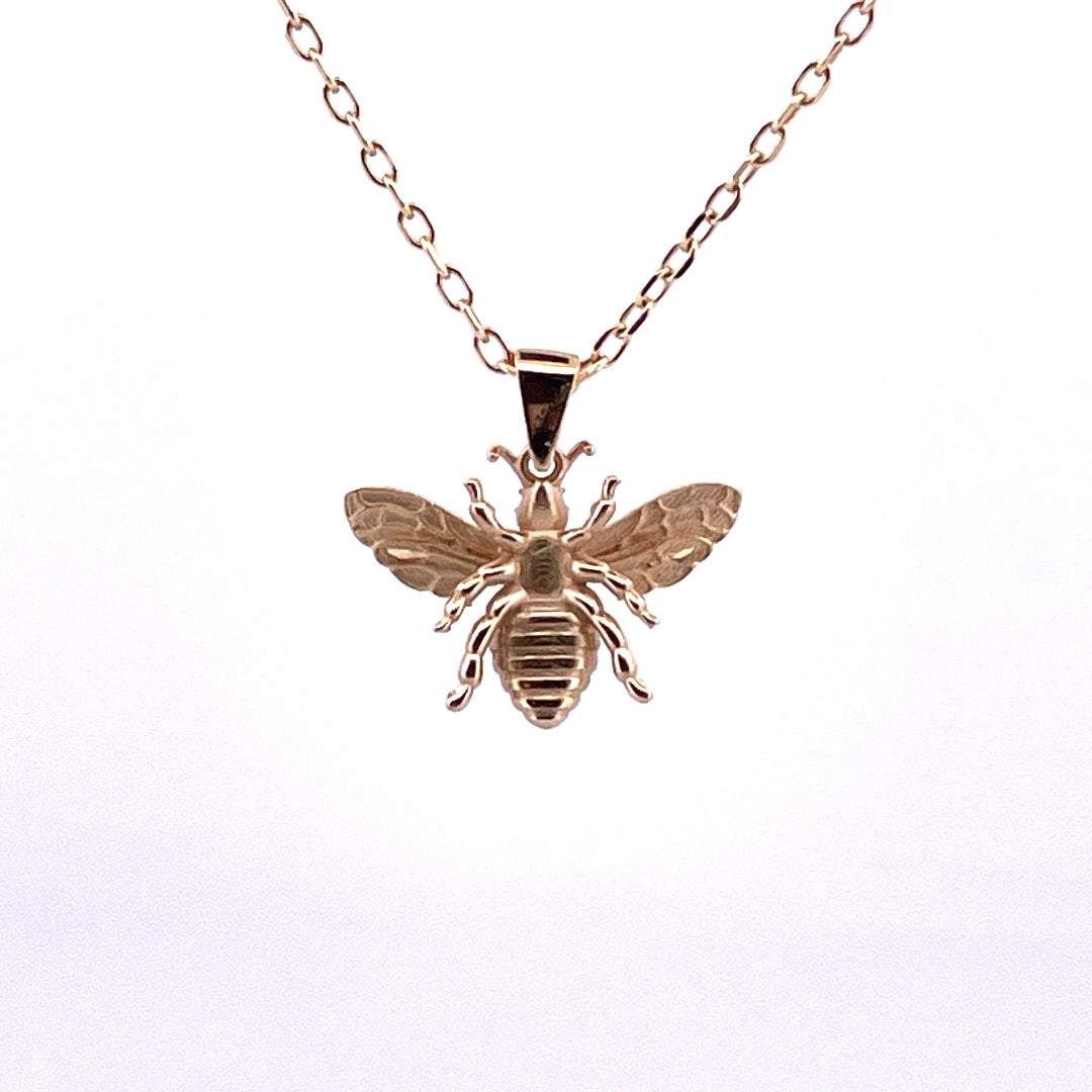 P2681 9ct gold bee pendant