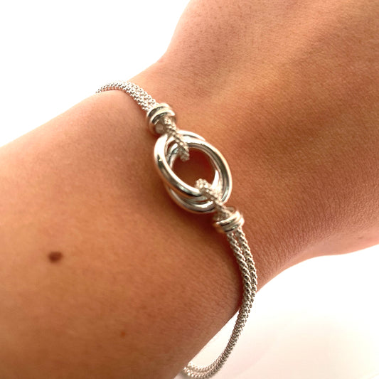 B1174 Silver interlocking circles