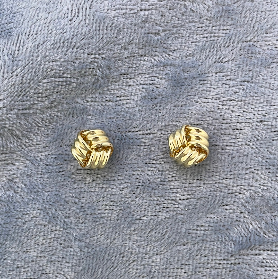 E3627 9ct Studs Textured knot AP6917