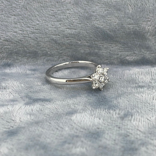 R0657 18ct Diamond Daisy cluster w/g 0.50ct