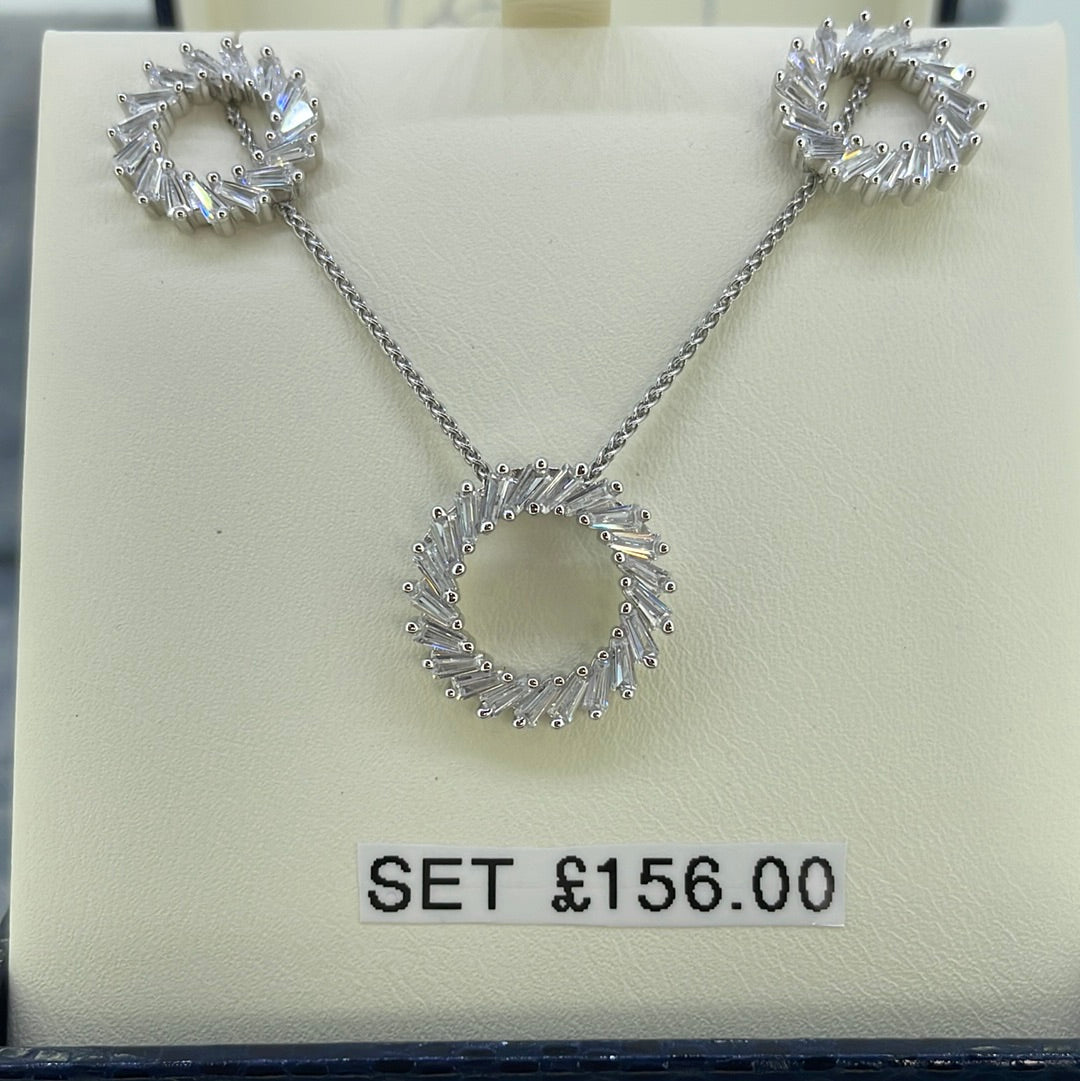 P2530 Sil C.Z Wreath on chain 6768