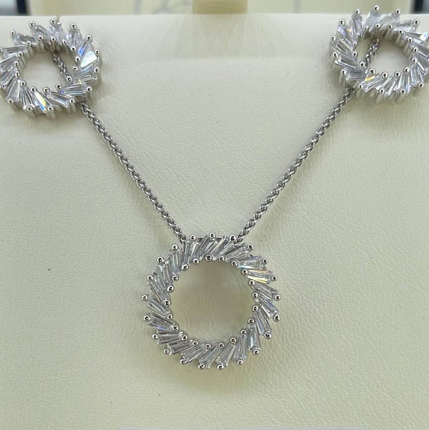 P2530 Sil C.Z Wreath on chain 6768