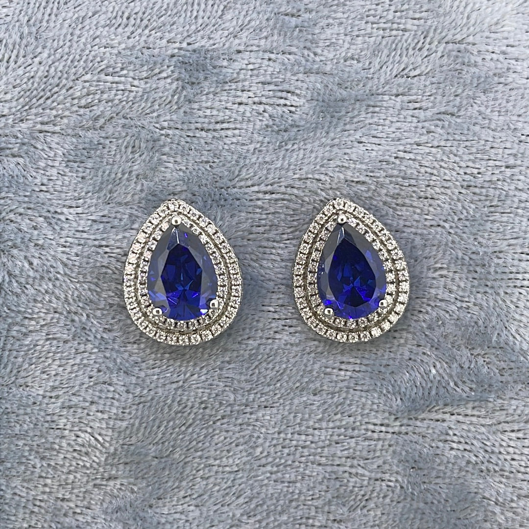 E2743 Sil Studs C.Z Pear shaped centre green st cluster BYE0355