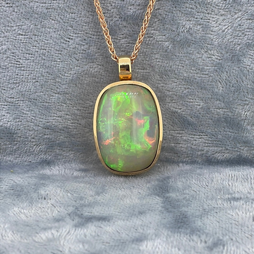P1802 18ct Opal 20.01 ct single rect/cushion stone rose