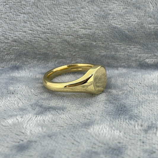 R0800 18ct Cushion faced signet ring 8x7mm FSR2