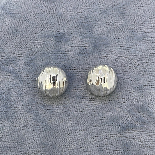 E2418 Sil Studs  Textured round domed stud 4422