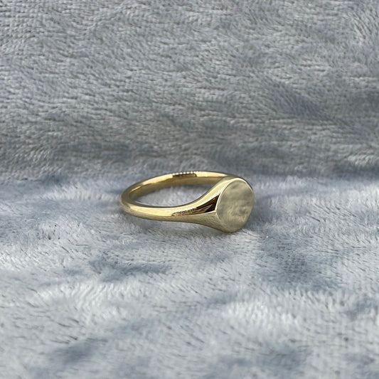 R0698 9ct 9mm round face signet ring S236