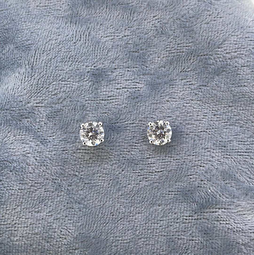 E3517 Sil Studs C.Z 6mm claw set 48636