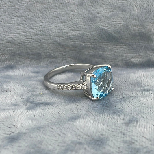 R0756 9ct Topaz Cushion topaz with dia shoulders 0.12ct JLR0569TPZ