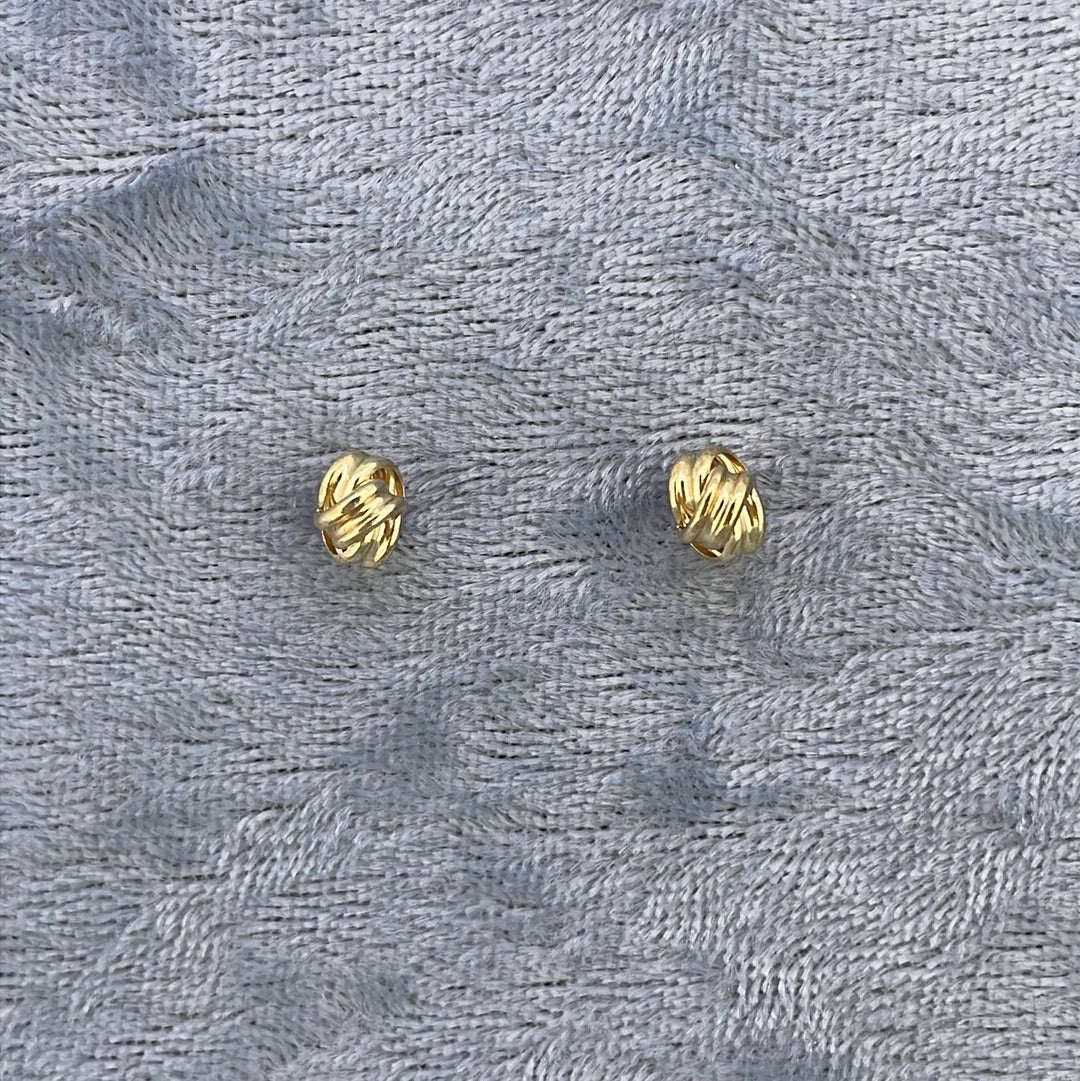 E3633 9ct Studs Round knots AP8174