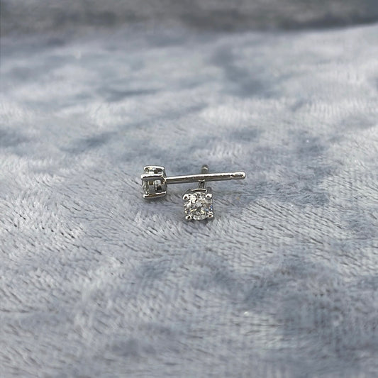 E2865 18ct Studs Diamond 4 claw 0.30ct 101714