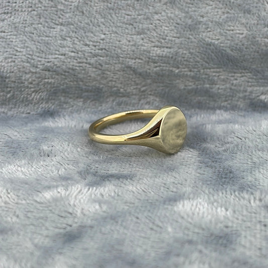 R0699 9ct 9x8mm oval face signet ring S234