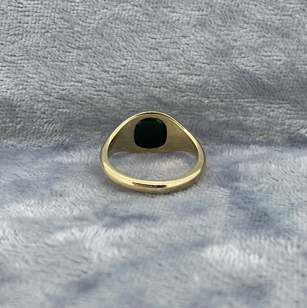 R0676 9ct Bloodstone Square cushion signet ring
