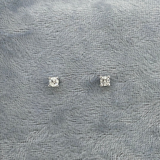 E3199 9ct Studs Diamond 0.25ct Claw set clusters E4392025
