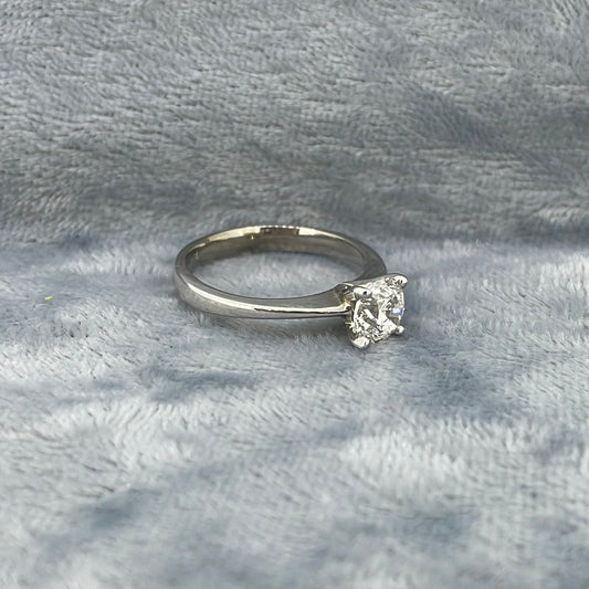 R0732 18ct Diamond 0.90ct single stone 4 claw