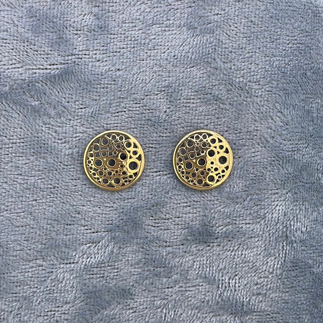 E3038 9ct Studs Round with cut out circles AP8086