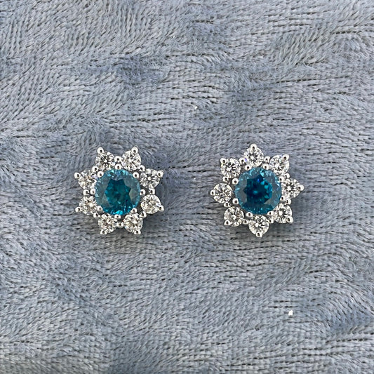 E3046 18ct Studs Dia 1.03ct Zircon 2.90ct inchange cluster