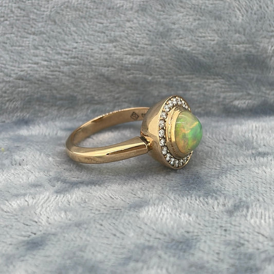 R0494 18ct Opal 1.53ct Round cluster surrounded by Diamonds 0.32ct