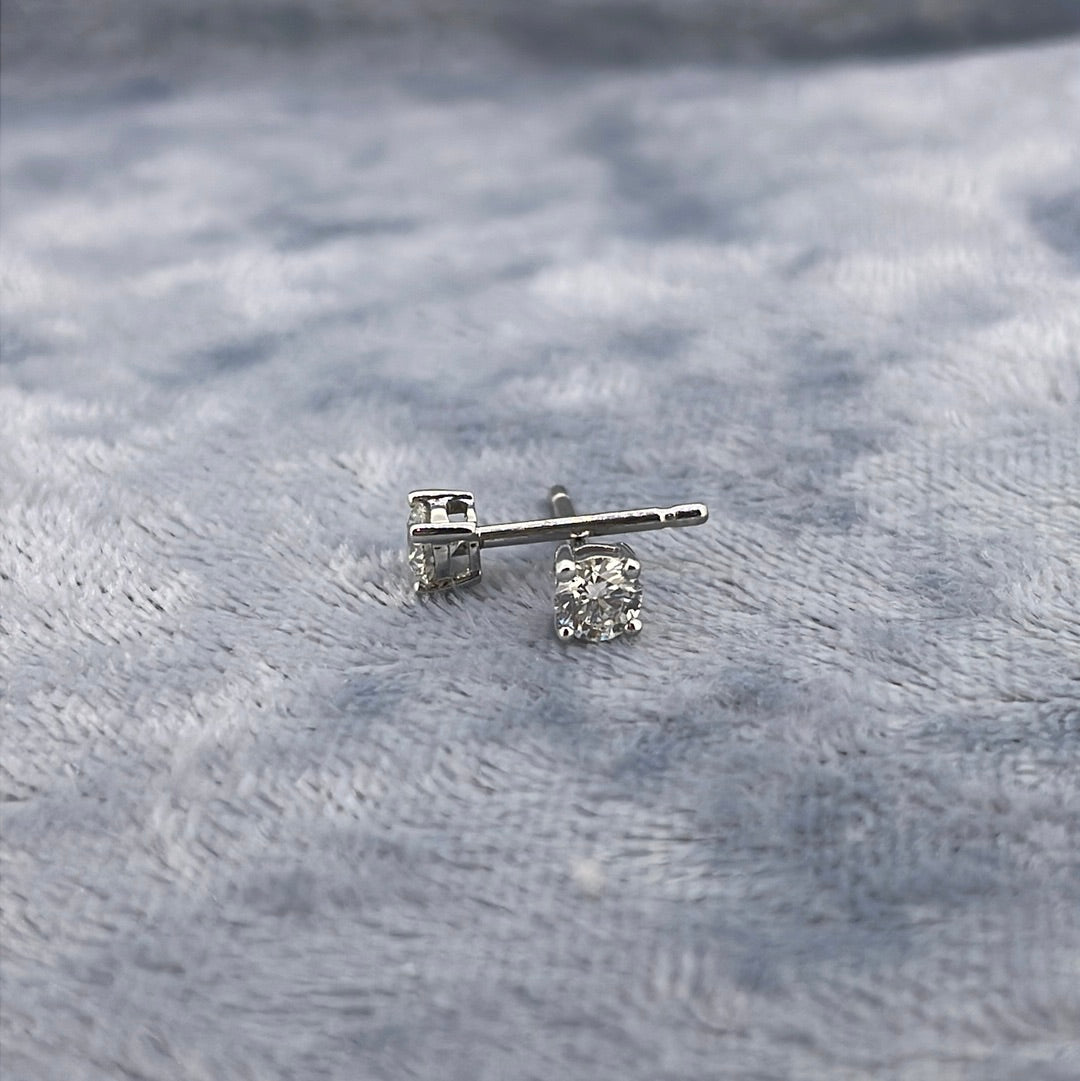 E2861 18ct Studs Diamond 0.40ct total 4 claw white gold 101720