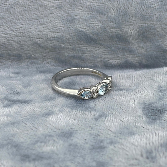 R0757 9ct Aqua/dia Seven stone rub over half hoop 0.06ct JLR0298AQ