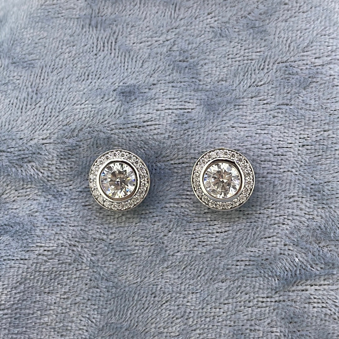 E3541 Sil Studs C.Z Rubover with halo round 4781