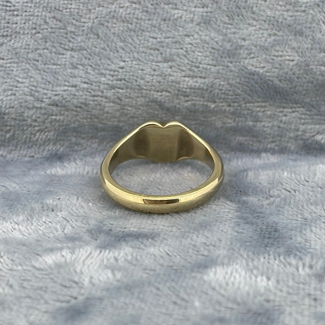 R0460 9ct Heart shaped signet ring