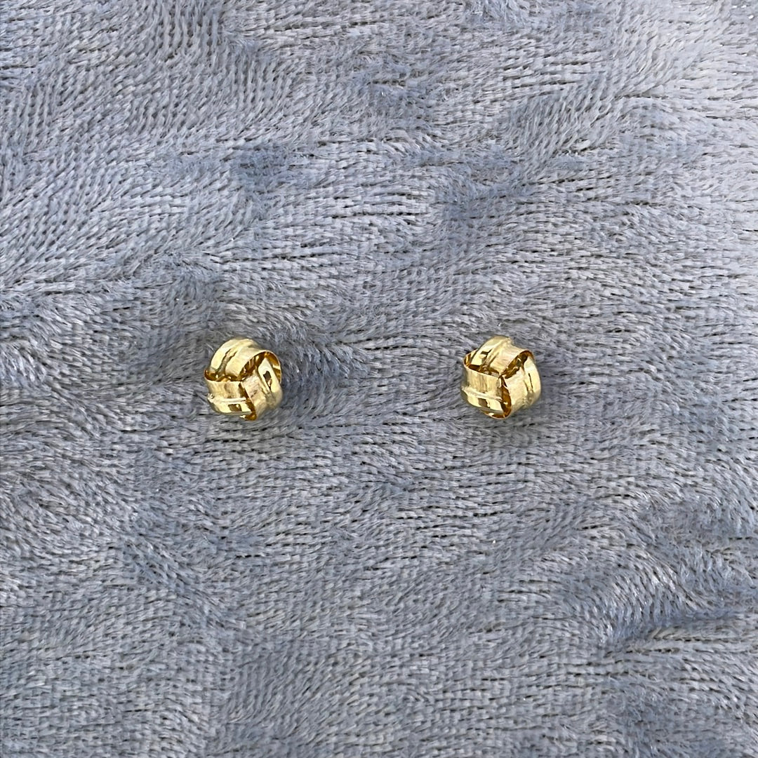 E3631 9ct Studs Plain and satin knot AP6916