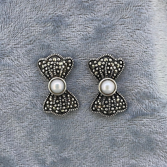 E2841 Sil Studs Pearl Marcasite bow AB49
