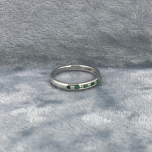 R0747 9ct Emerald and Diamond White gold 0.12 em 0.10ct dia channel set R1198