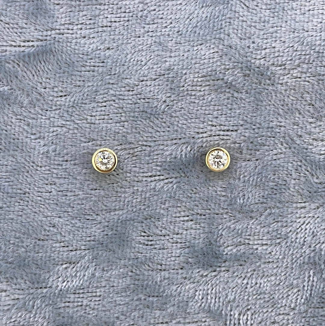E3673 18ct Studs Diamond Yellow gold rubover H Si2 0.20ct combined EDQ348