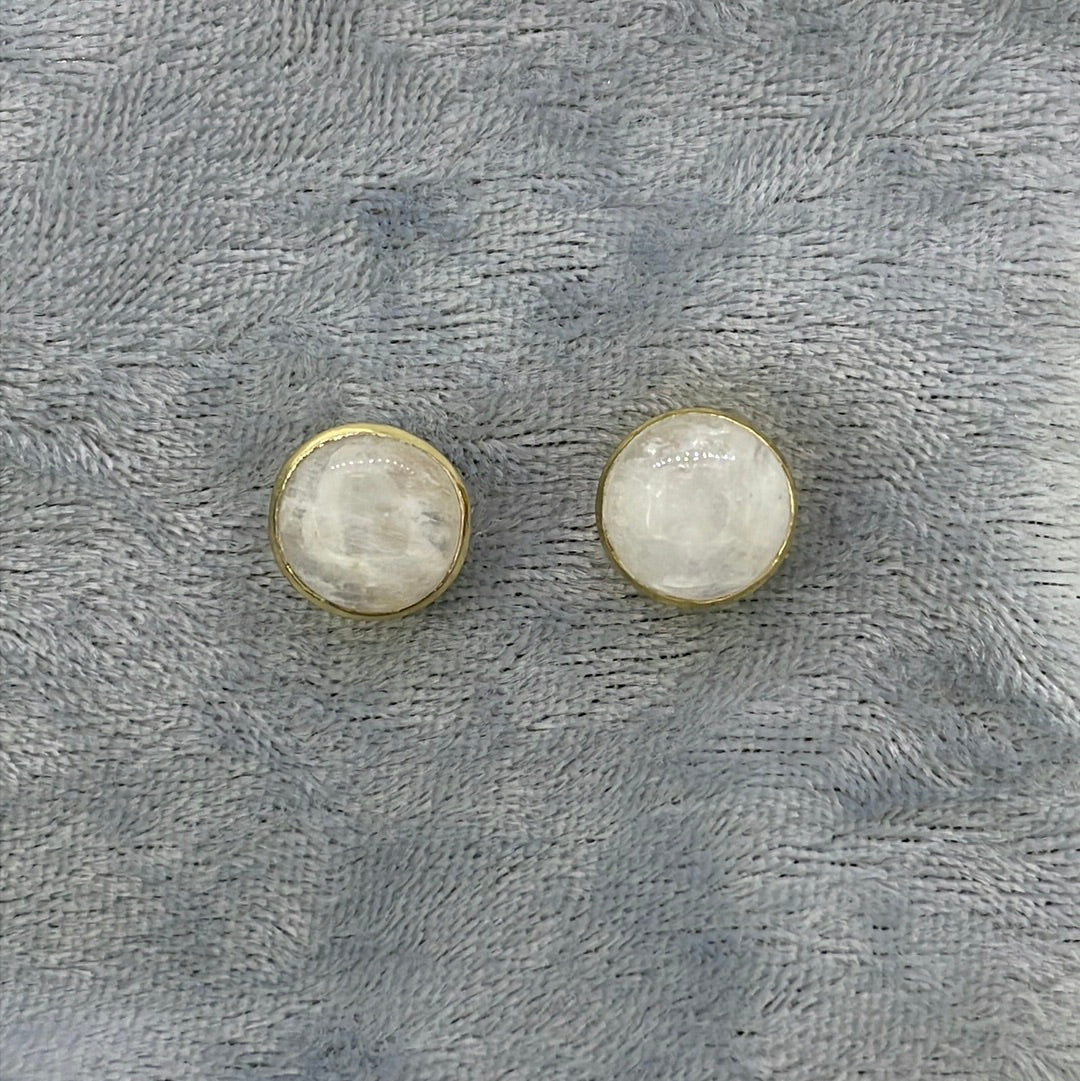 E3486 Gilt Studs Moonstone Cab round rub over ER2285