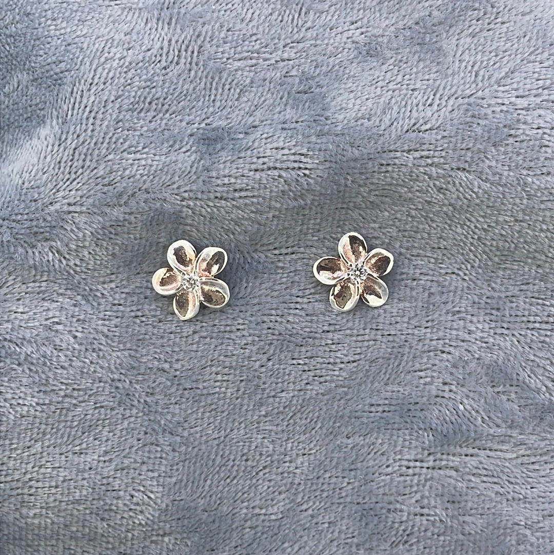 E3575 Sil Studs C.Z Flower stone centre SDE297