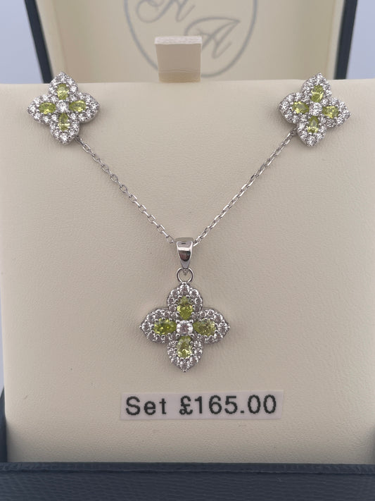 P2805 E4155 Light green clovers