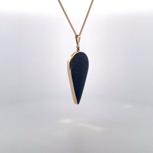 P2593 N1200 9ct blue goldstone and mother of pearl