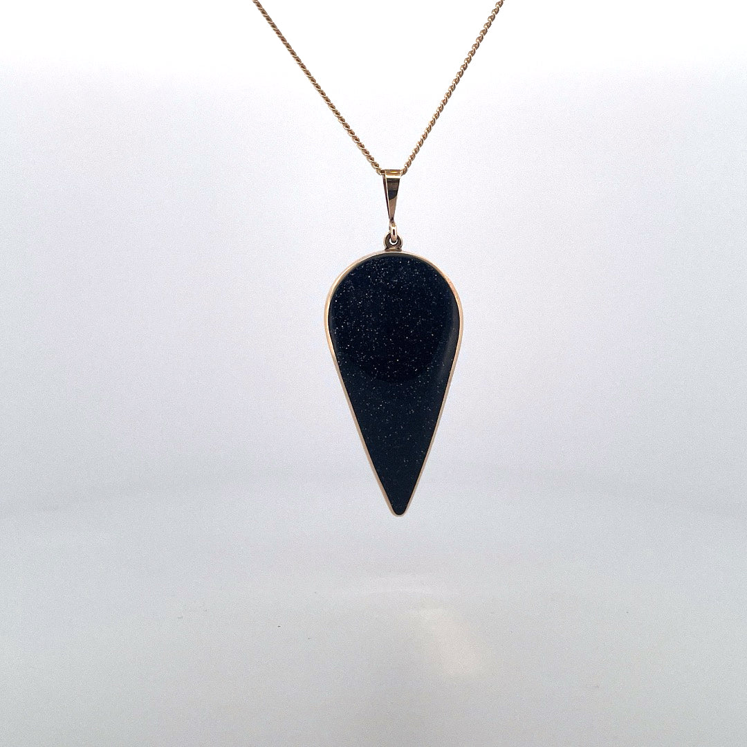 P2593 N1200 9ct blue goldstone and mother of pearl