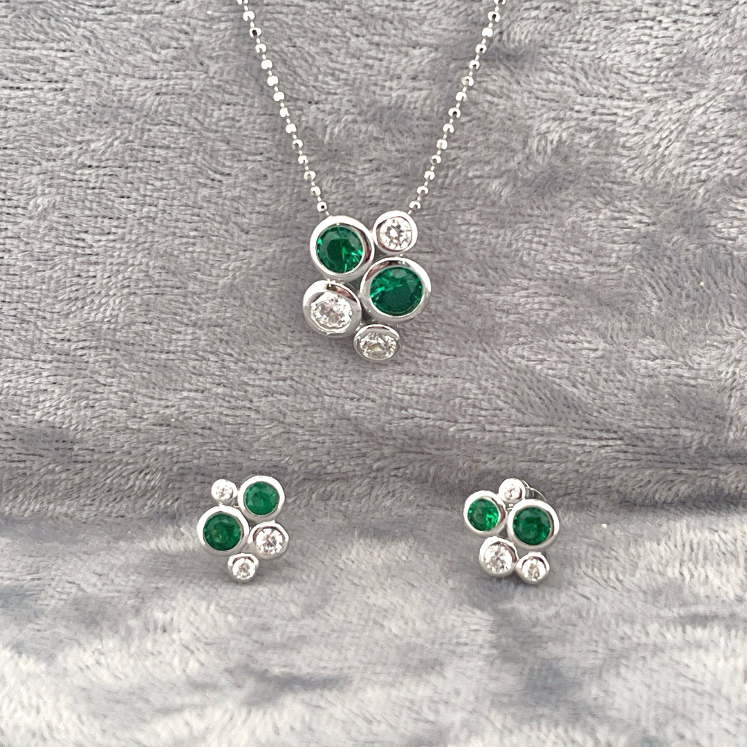 P2668 E3930 Silver snowflake necklace and earrings