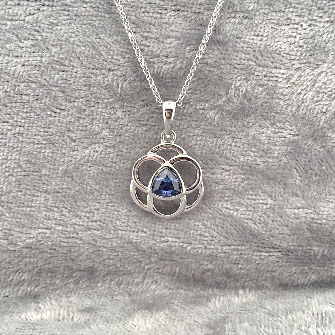 P2815 Silver blue c.z Celtic knot