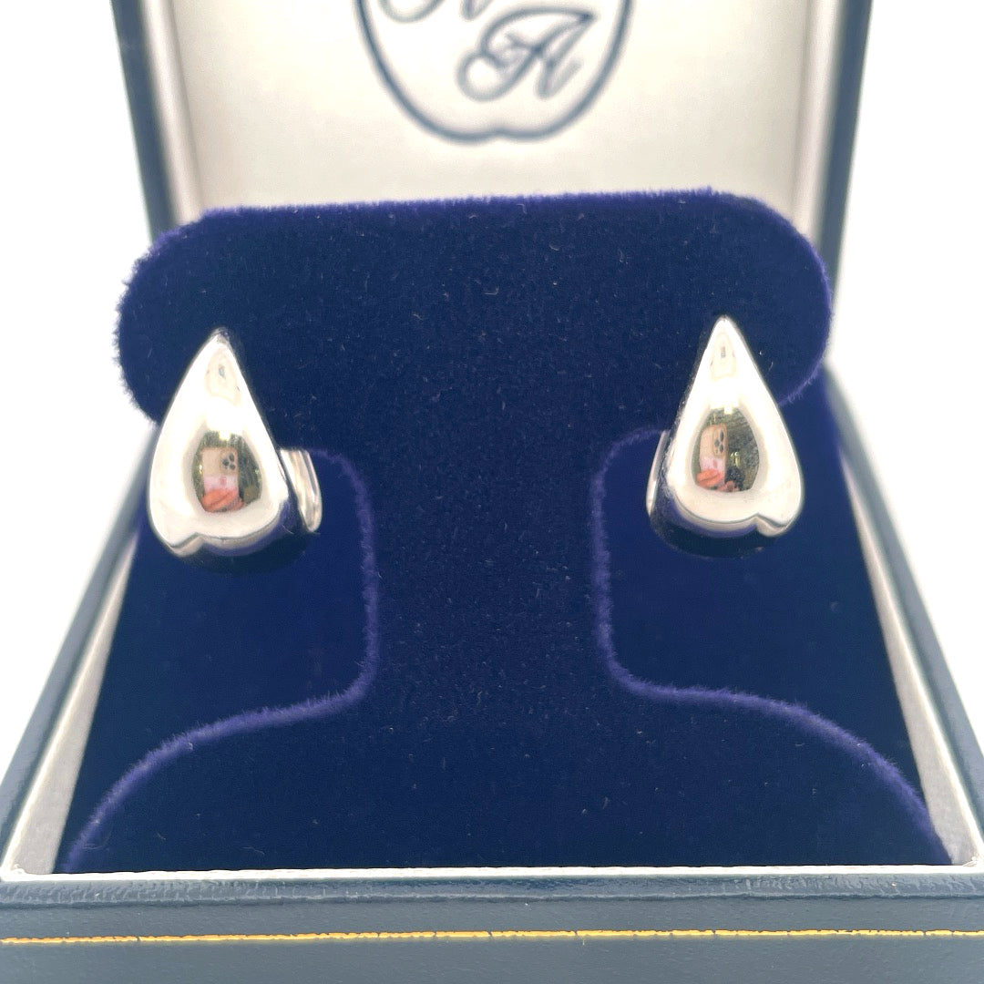 E4132 Silver teardrop shape hinged hoops